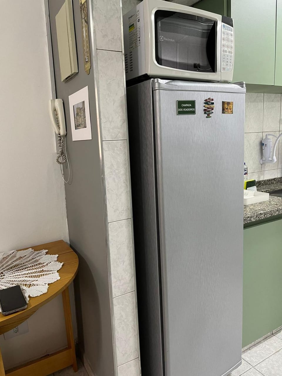 Kitchen or kitchenette, minibar