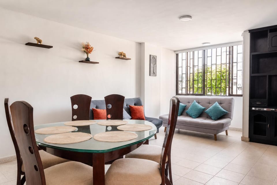 Living room, Dining area