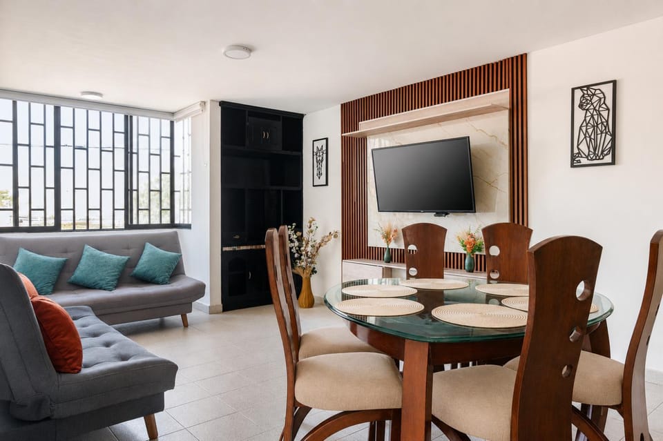 Communal lounge/ TV room, Living room, Dining area