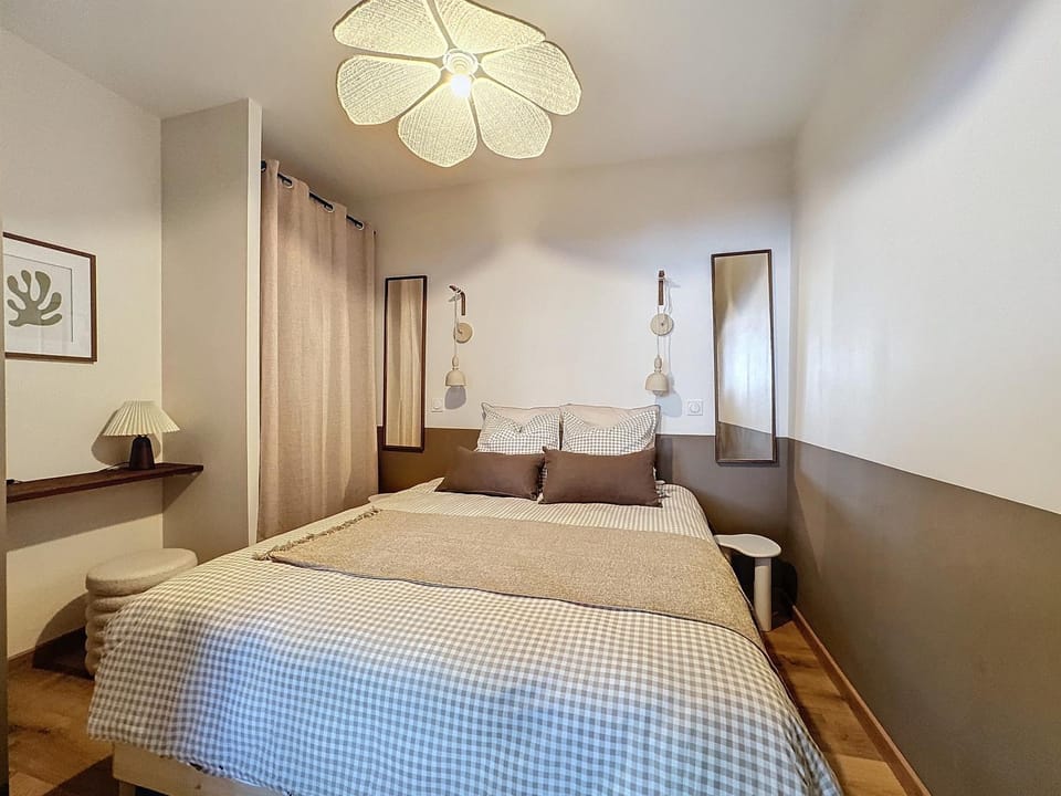 Bed, Bedroom