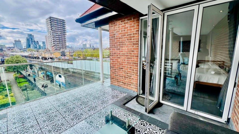 AR7 Sunset Luxurious Apartment in London Zone-1 Including one Family twin Room with its Own Stunning Private Terrace Apartment in London