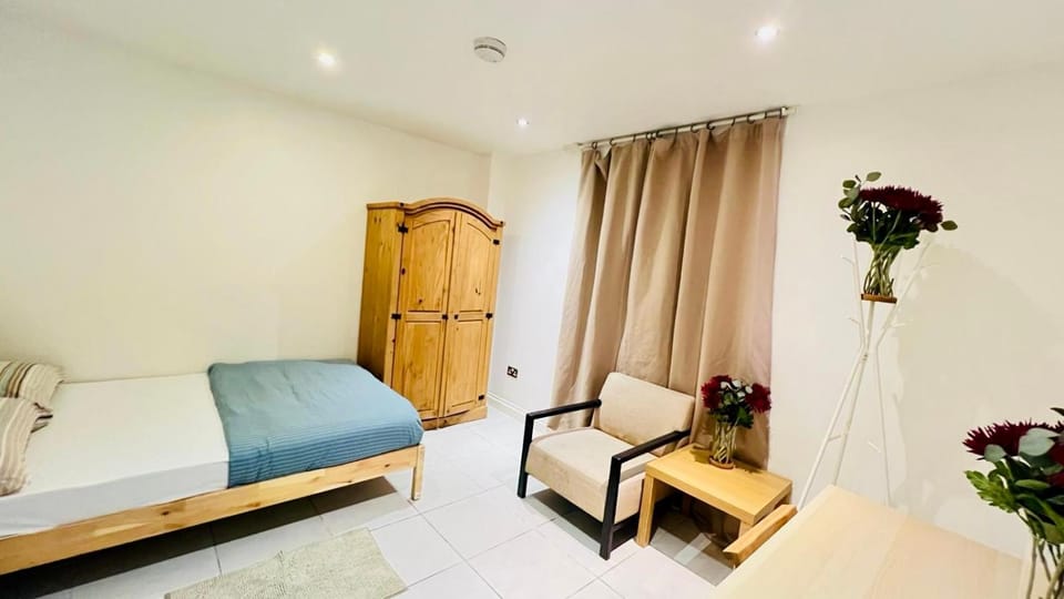 AR7 Sunset Luxurious Apartment in London Zone-1 Including one Family twin Room with its Own Stunning Private Terrace Apartment in London
