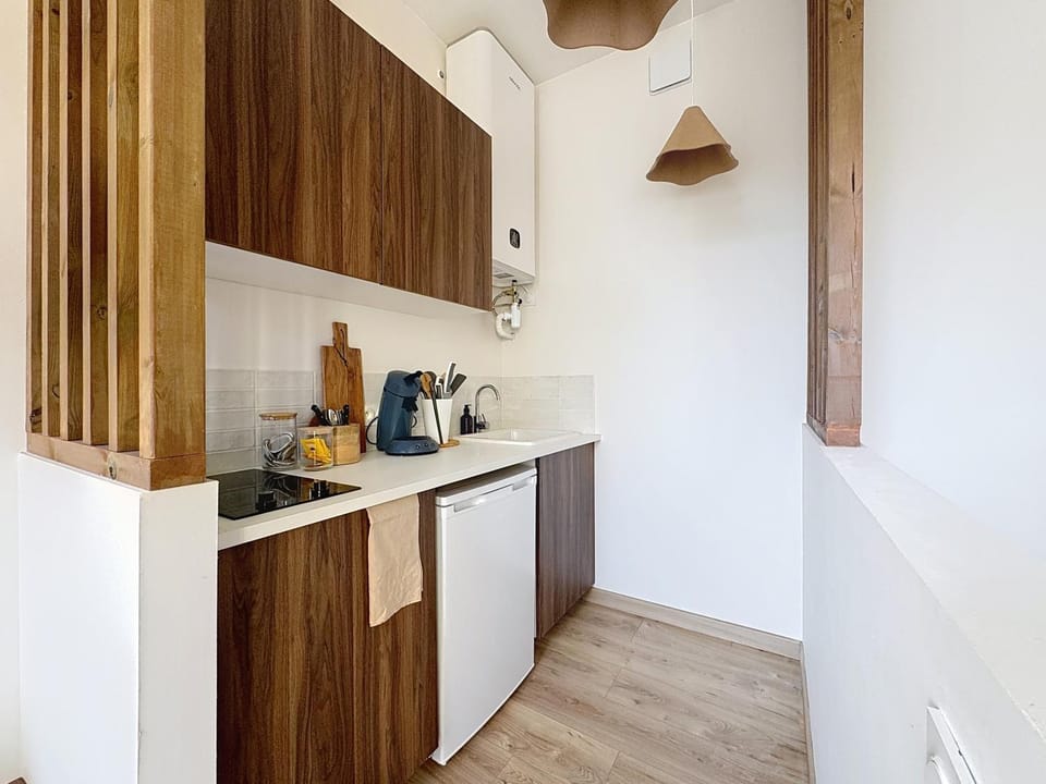 Kitchen or kitchenette