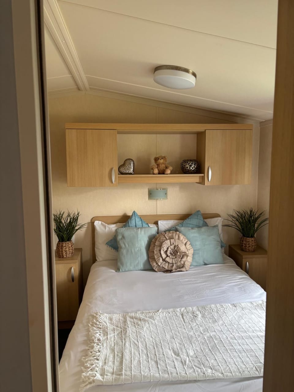 Rachel Retreat Caravan Kingfisher Court Tattershall Lake Campground/ 
RV Resort in Tattershall