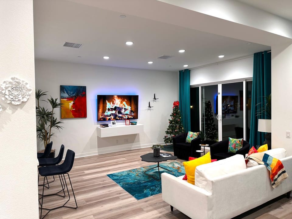 TV and multimedia, Living room, Dining area, Entertainment