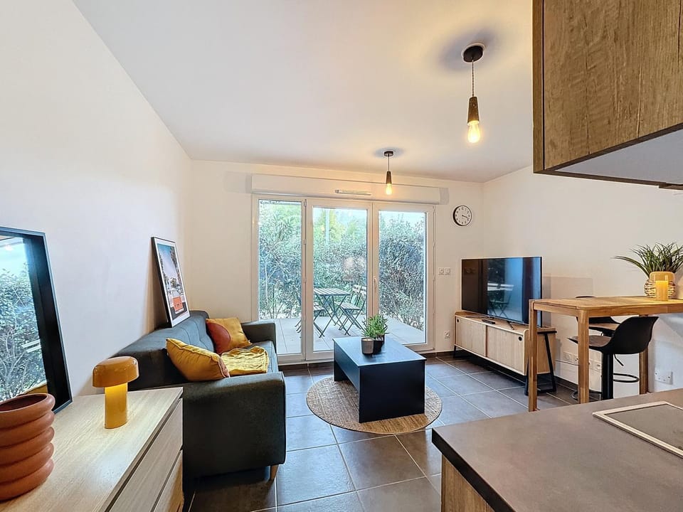 Living room, Dining area
