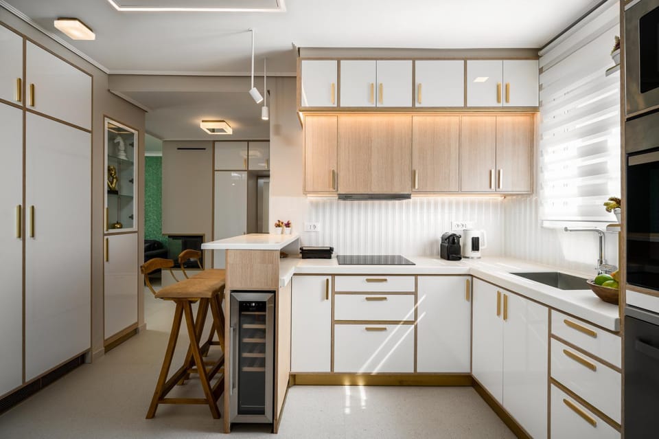Coffee/tea facilities, Kitchen or kitchenette, Dining area, dishwasher, minibar, oven, stove