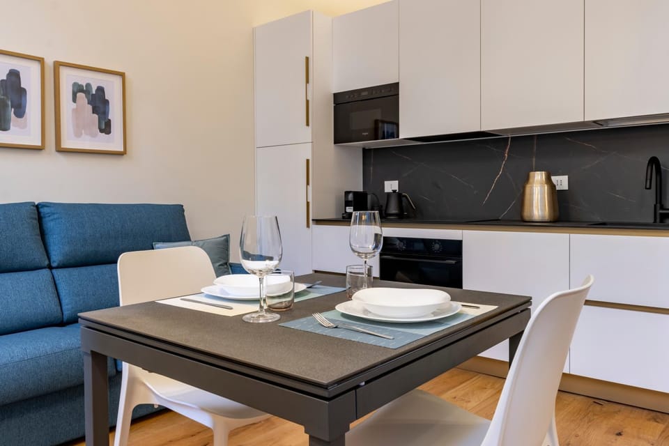 Kitchen or kitchenette, Dining area, stove