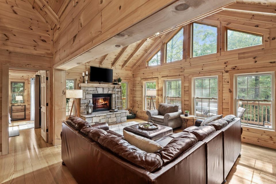 Mossy Rock Retreat House in Beech Mountain