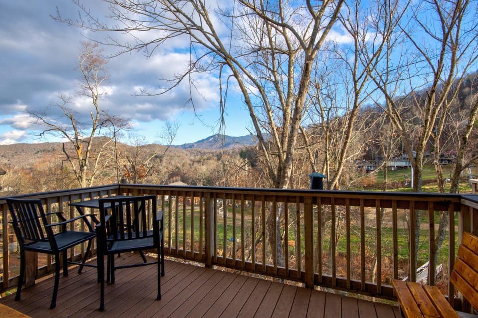 Slopeside Easy Street House in Sugar Mountain