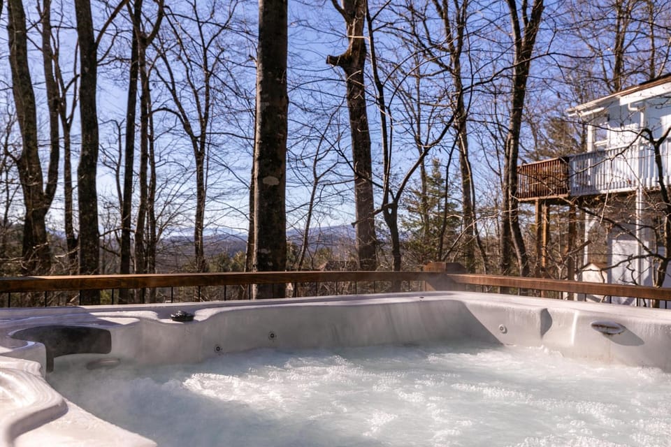 Land Harbor Lodge House in Tennessee