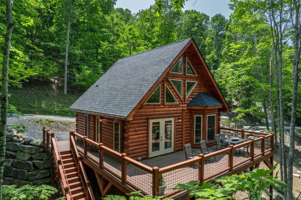 Treetop Retreat House in Beech Mountain