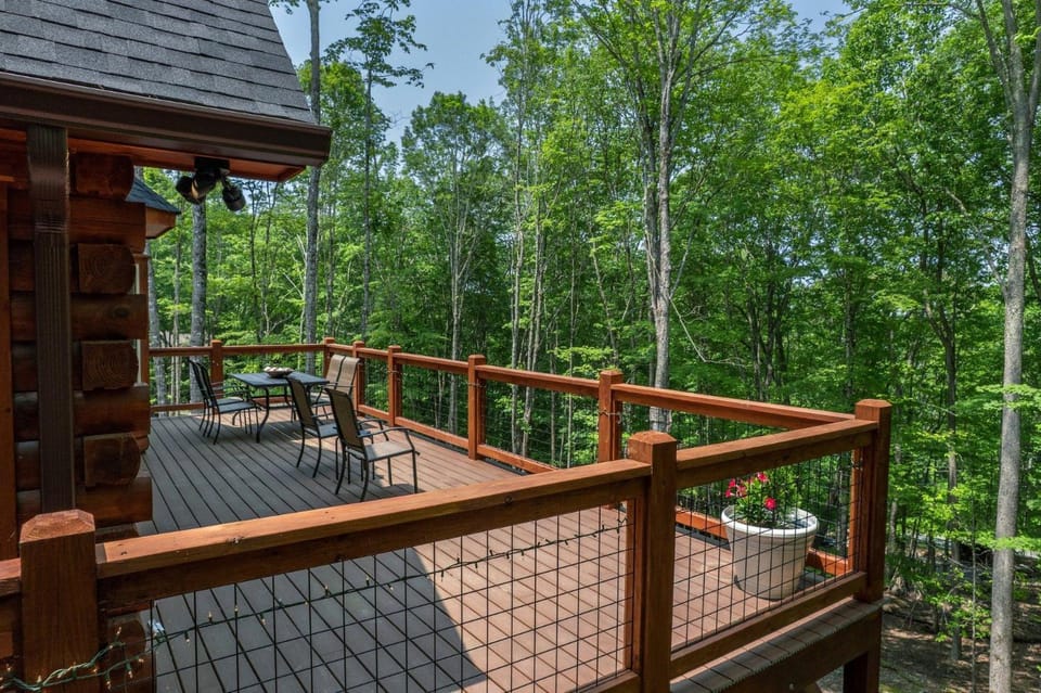 Treetop Retreat House in Beech Mountain