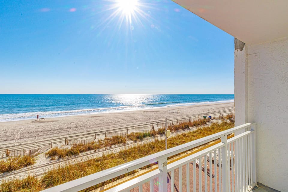Breath-taking Remodeled Oceanfront Studio! Sea Mist 20307 House in Myrtle Beach