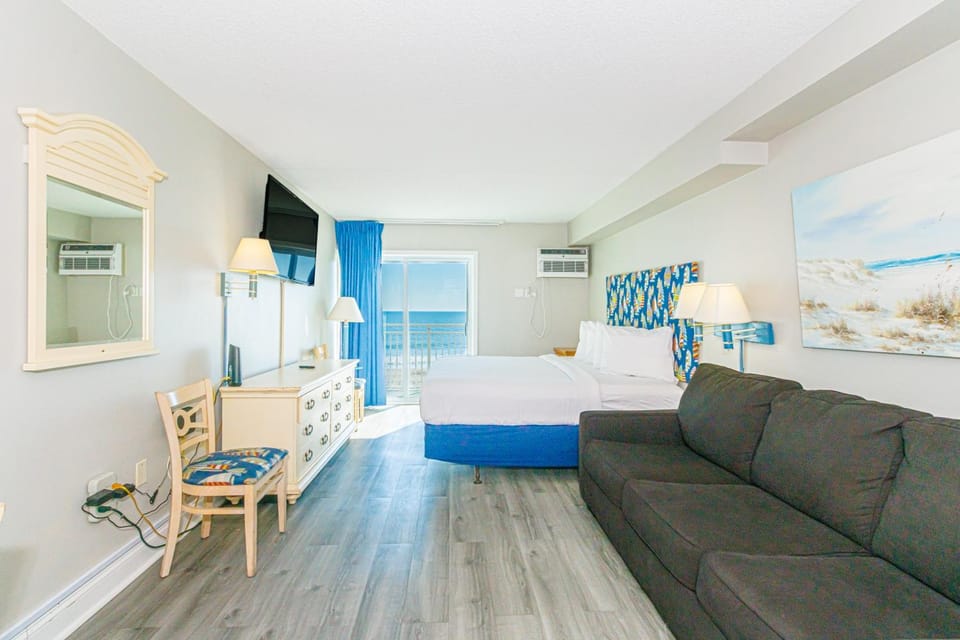 Breath-taking Remodeled Oceanfront Studio! Sea Mist 20307 House in Myrtle Beach