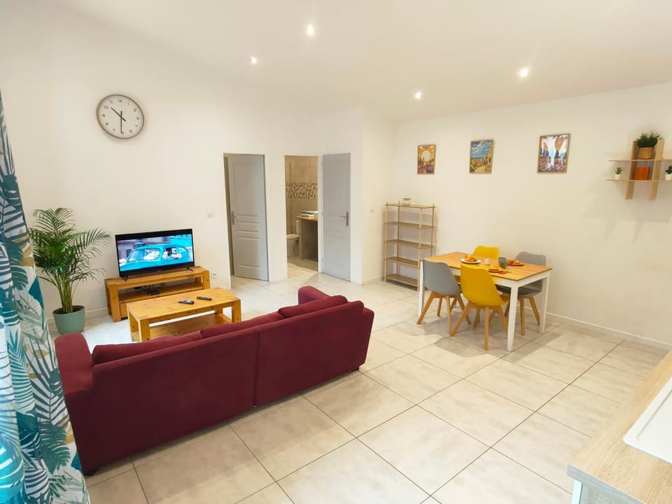 Living room, Seating area, Dining area