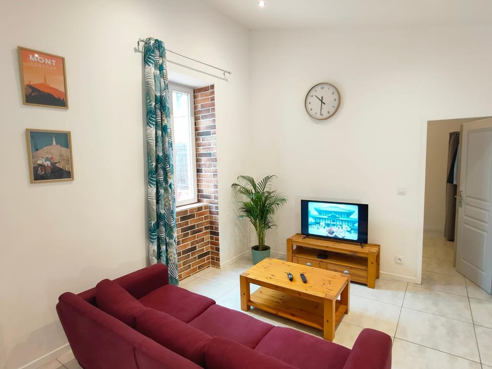 Communal lounge/ TV room, Living room