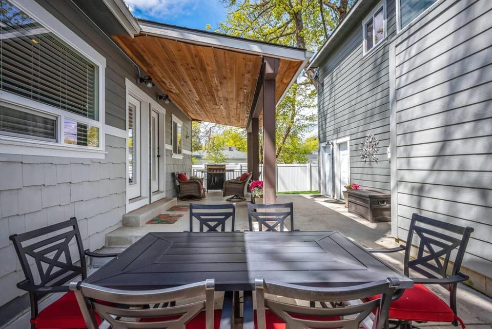 Property building, Patio, Day, Dining area