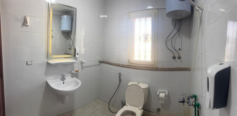 Shower, Toilet, Bathroom, bidet, towels