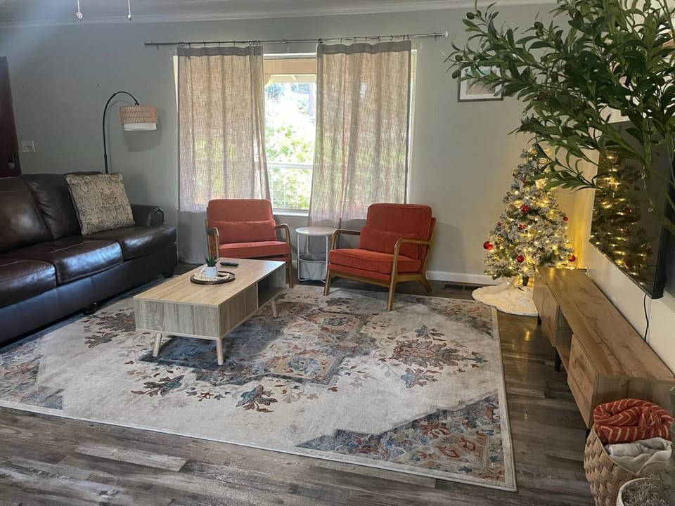Living room, Decorative detail, Seating area