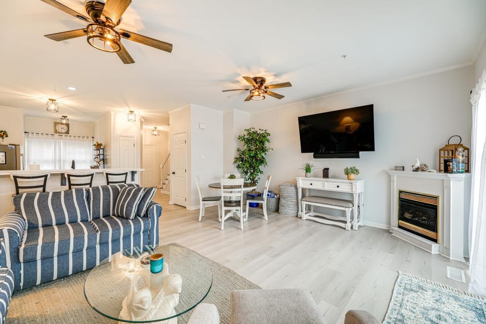 1 Mi to Maryland Beach: Ocean City Retreat w/ Deck House in Ocean City