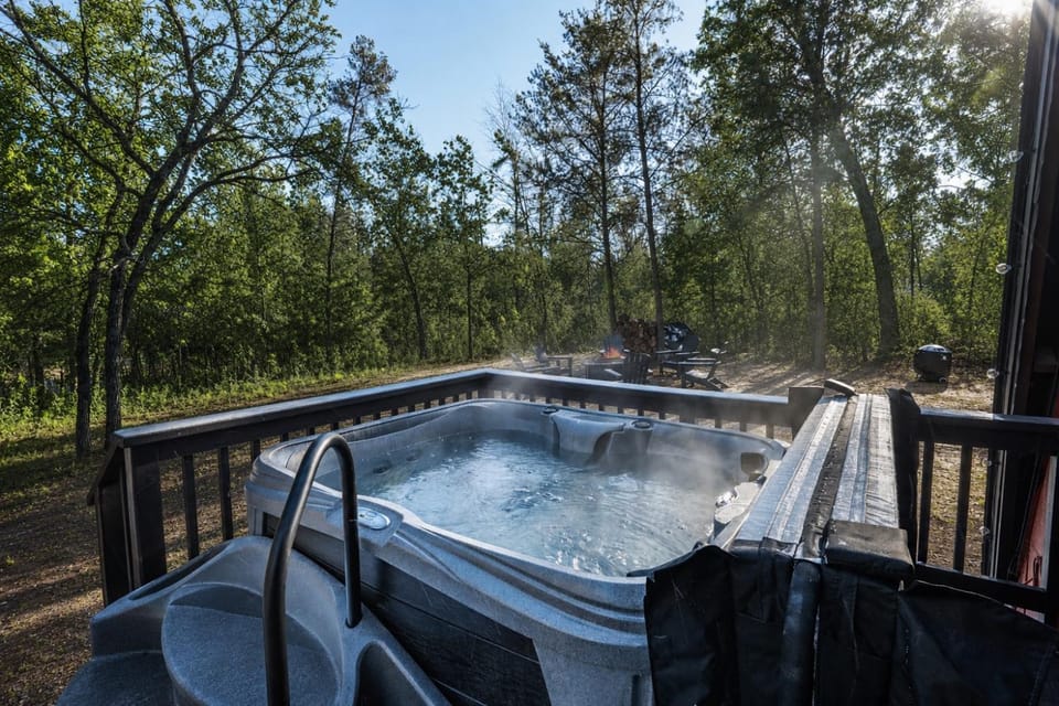 Timber Haven - Cozy A-frame Hot Tub Fireplace House in Wisconsin