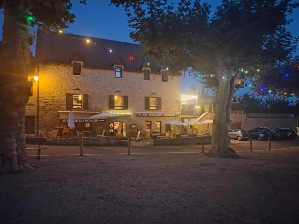 Chambre Auberge du donjon Apartment in Occitanie