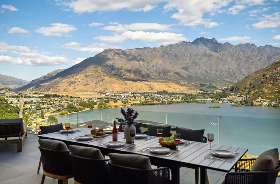 Elevated Elegance House in Queenstown