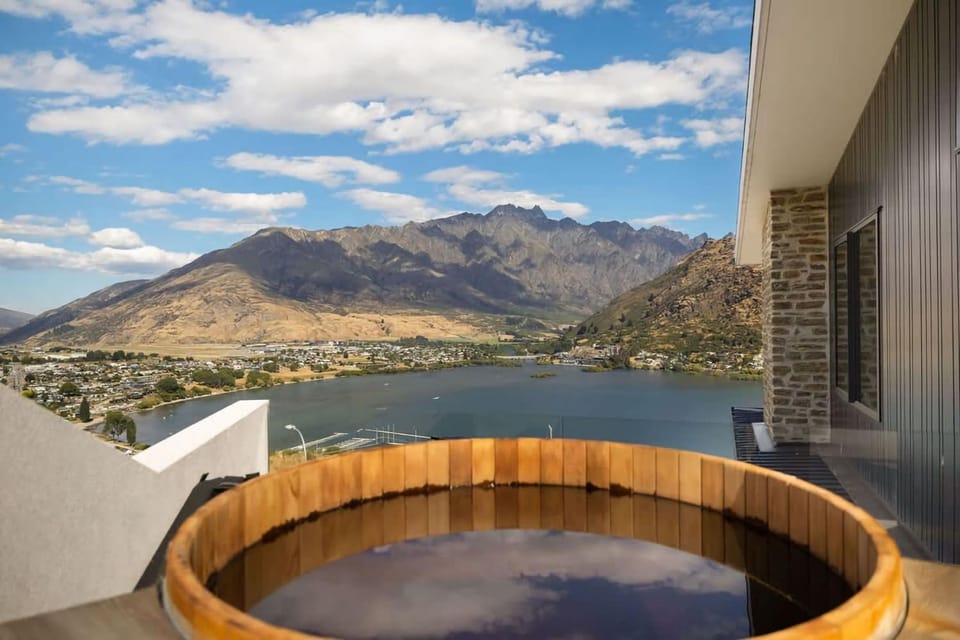 Elevated Elegance House in Queenstown