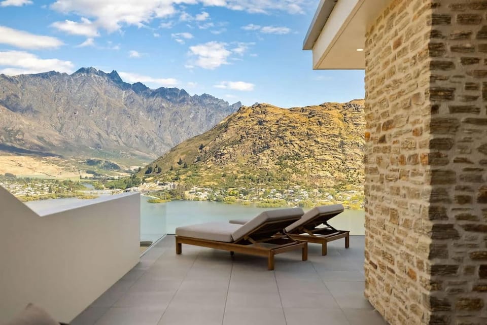 Elevated Elegance House in Queenstown