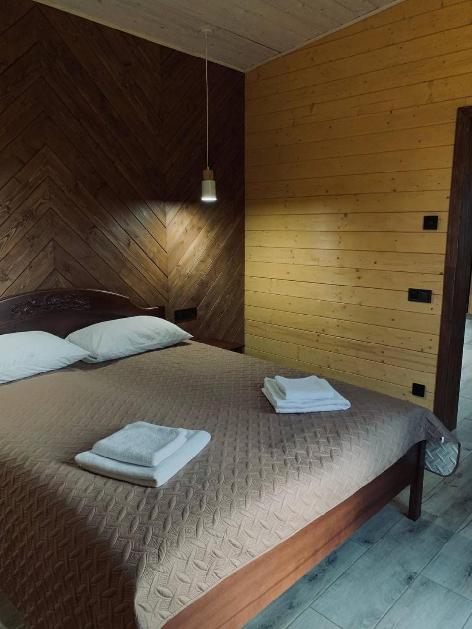 Bed, Photo of the whole room, Bedroom, towels