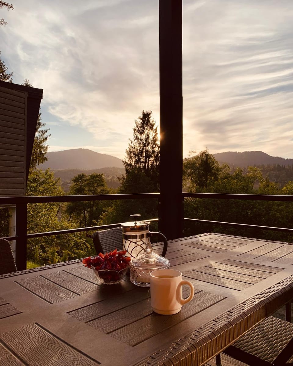 Patio, Natural landscape, Coffee/tea facilities, View (from property/room), Balcony/Terrace, Dining area, Mountain view