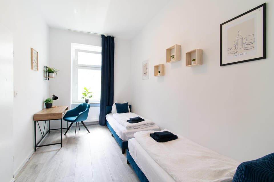 Bed, Seating area, Bedroom, towels
