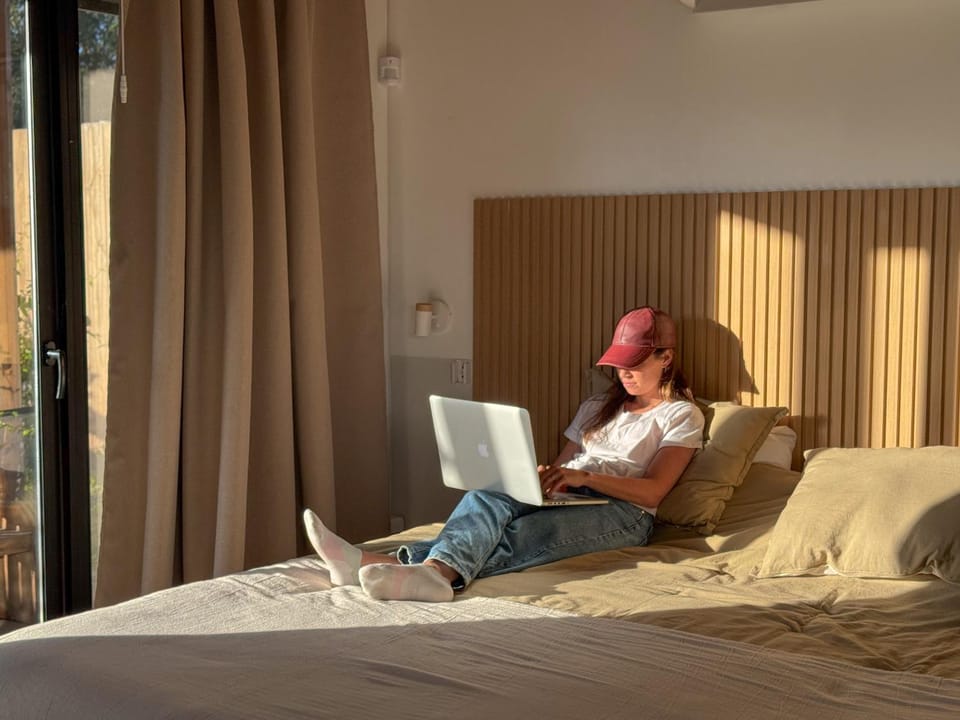 Bed, Bedroom, towels, air conditioner
