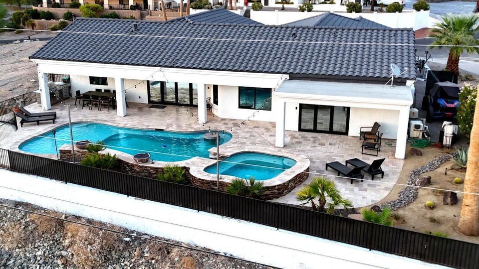 Patio, Natural landscape, Bird's eye view, Hot Tub, Pool view, Swimming pool, Swimming pool