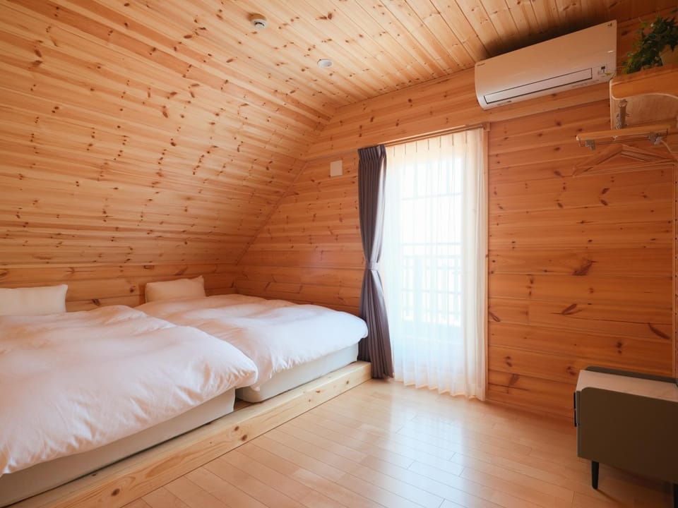 Bed, Bedroom, air conditioner