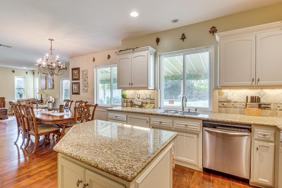 6 Mi to Dtwn Pasadena Home with Patio and Yard! House in Pasadena