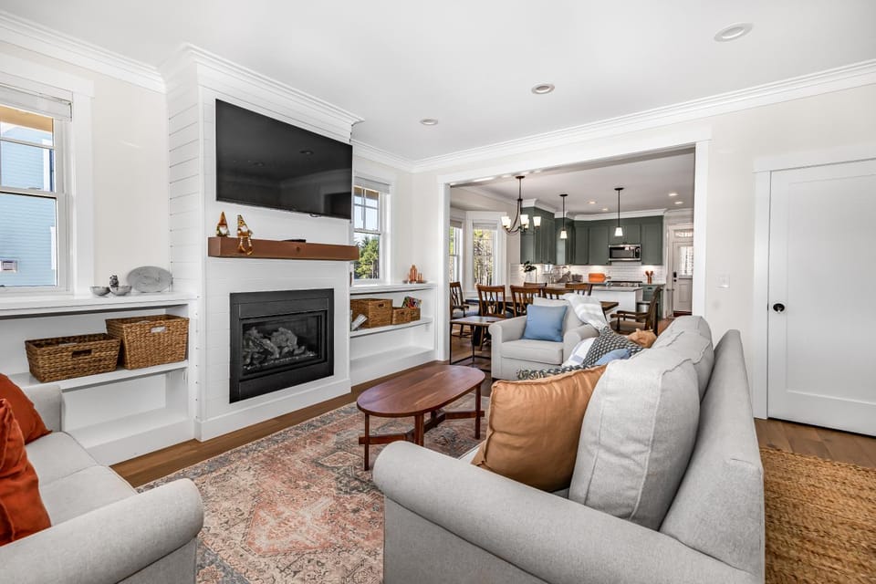Communal lounge/ TV room, TV and multimedia, Living room, Seating area, Evening entertainment