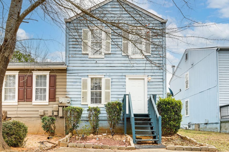 8 Mi to Stone Mountain: Quiet Getaway w/ Deck House in Georgia
