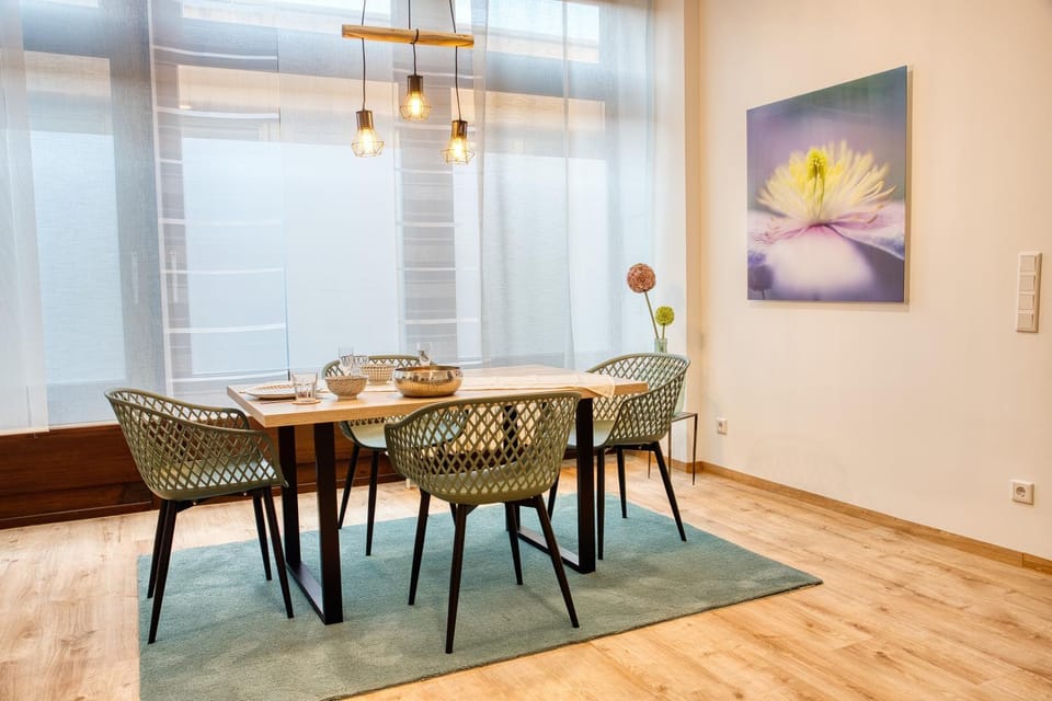 Seating area, Dining area