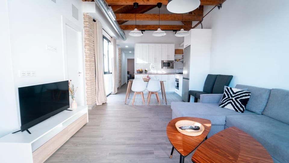 Communal lounge/ TV room, TV and multimedia, Kitchen or kitchenette, Living room, Seating area, Dining area, Evening entertainment