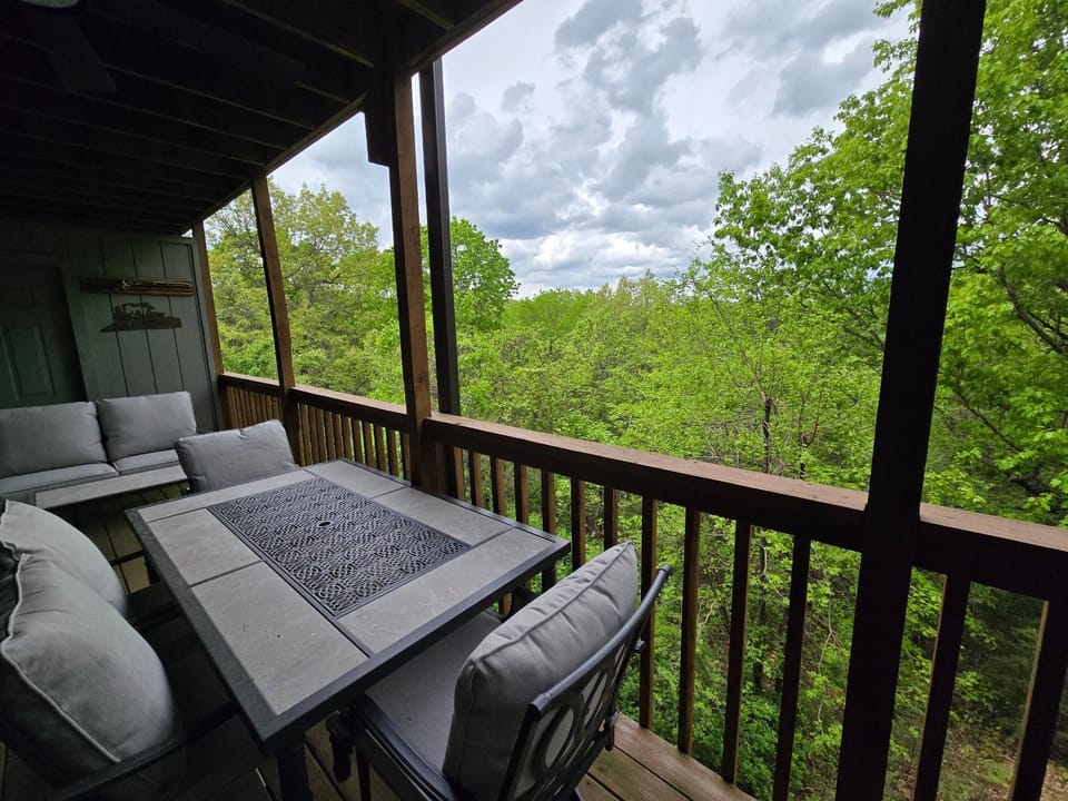 Natural landscape, View (from property/room), Balcony/Terrace, Dining area