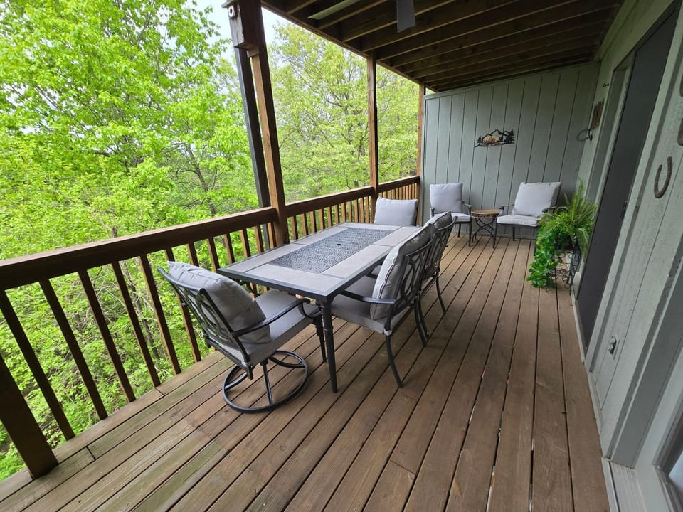 View (from property/room), Balcony/Terrace, Dining area