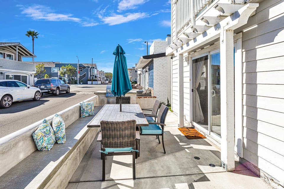 Patio, BBQ facilities, Seating area, Street view