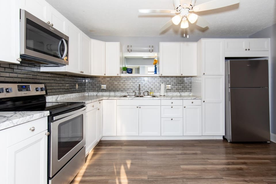 Kitchen or kitchenette, oven