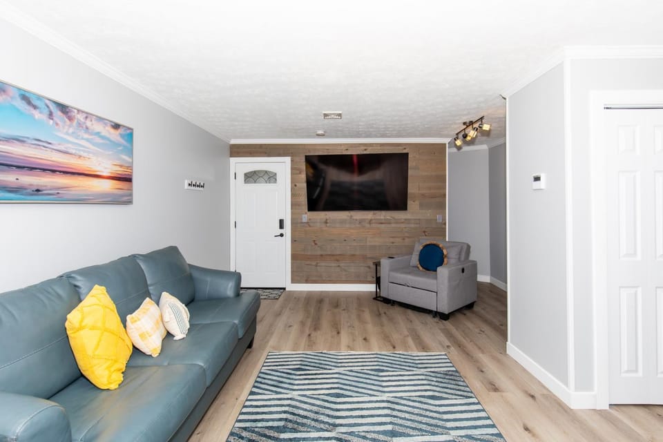 NEW! Remodeled & Upgraded Vacation Apartment House in Sandusky