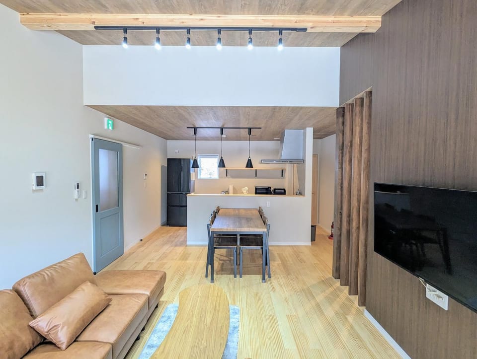 TV and multimedia, Kitchen or kitchenette, Living room, Dining area