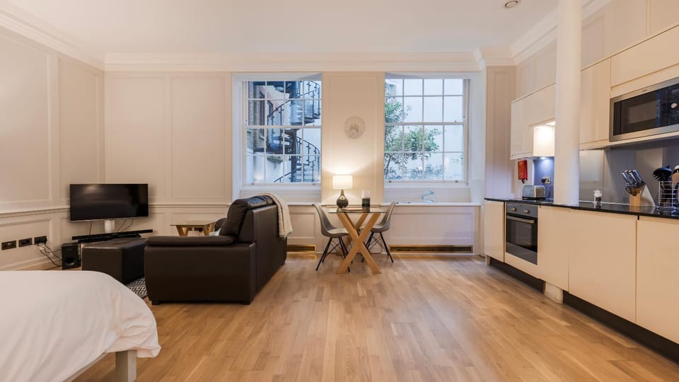 Bed, TV and multimedia, Living room, Dining area, kitchen