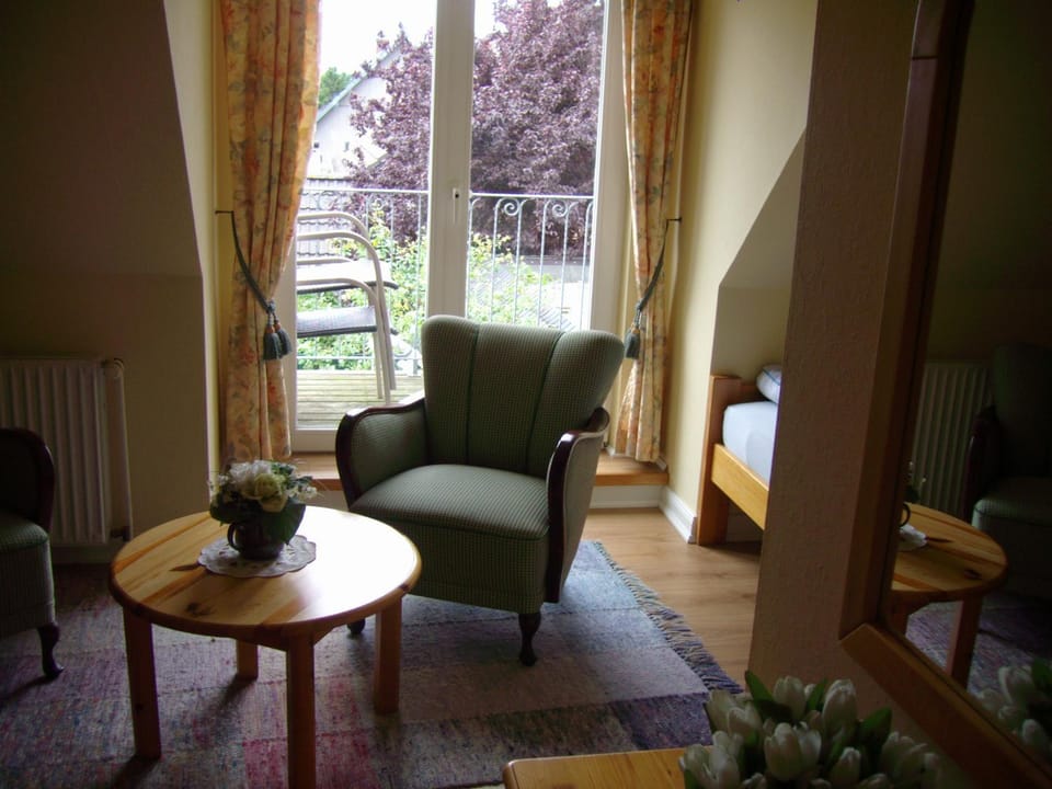 Balcony/Terrace, Seating area, Garden view, internet