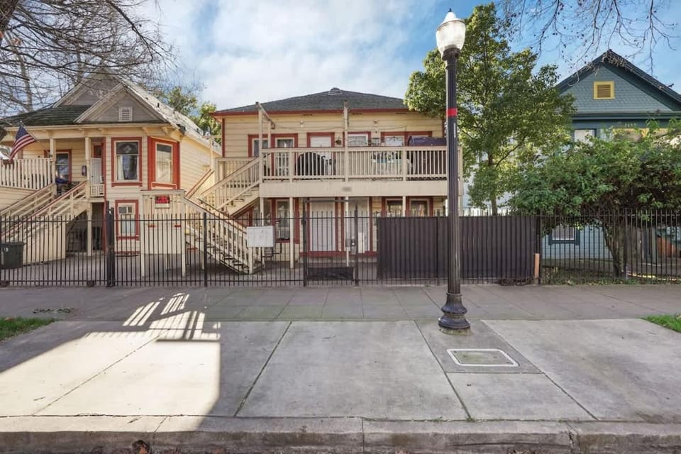 Homey Studio Near Downtown Sac and American River Apartment in Sacramento